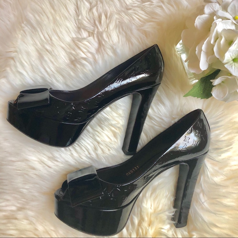 Louis Vuitton Vernis Monogram Peep-Toe Pumps 37.5